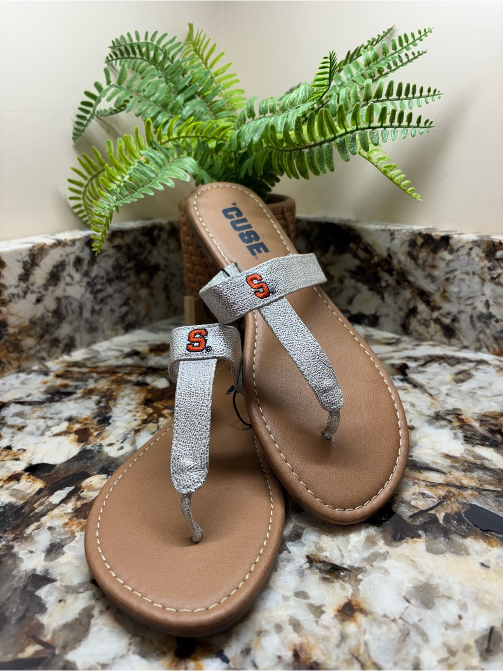 Syracuse 🍊 Women's Silver Thong Sandals